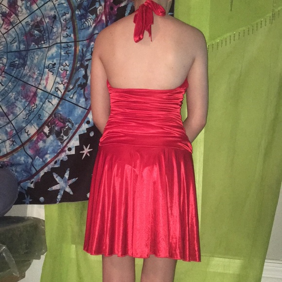 A red dance dress - Picture 3 of 3